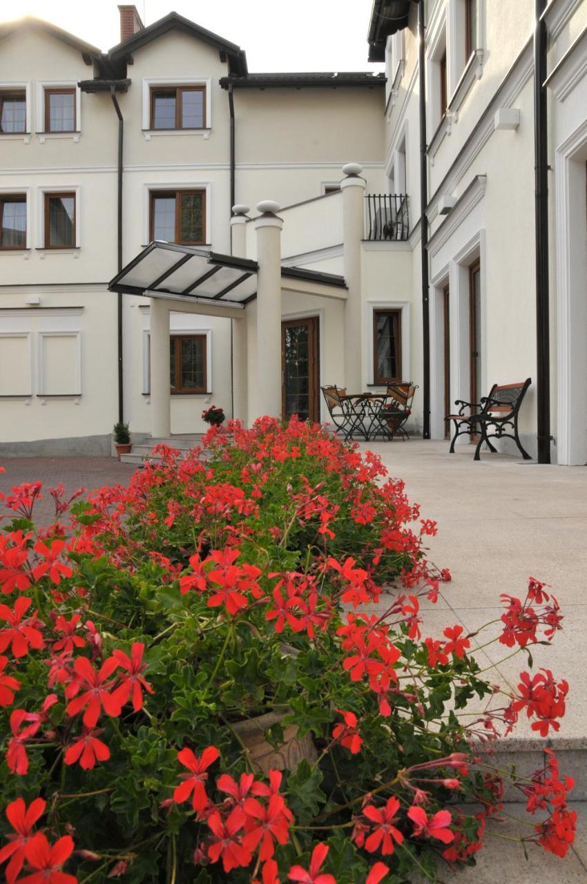 Hotel Dworek*** Skierniewice Buitenkant foto