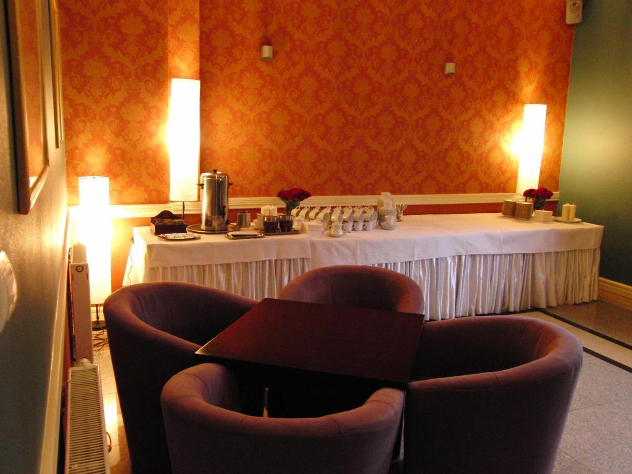 Hotel Dworek*** Skierniewice Buitenkant foto