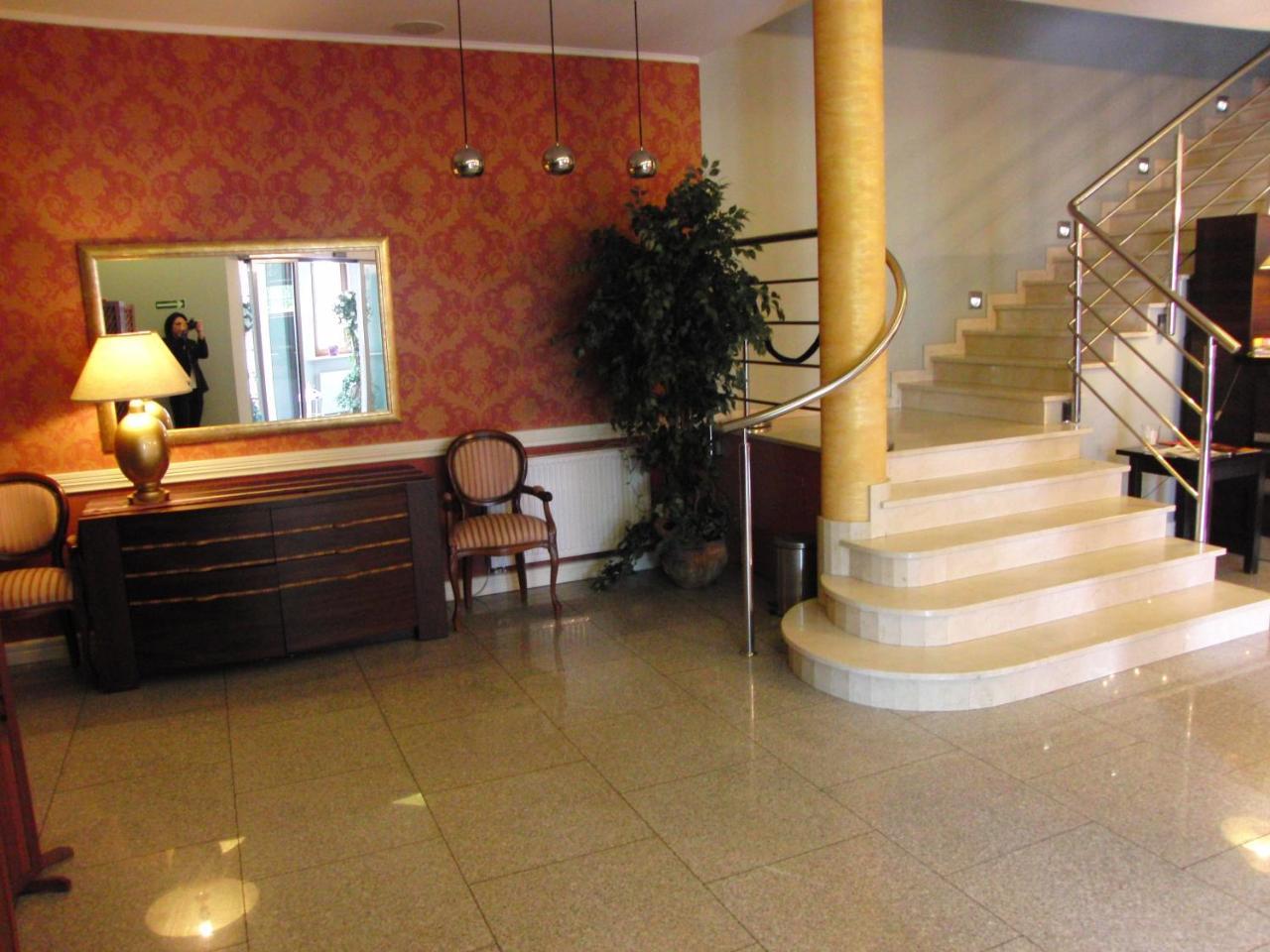 Hotel Dworek*** Skierniewice Buitenkant foto
