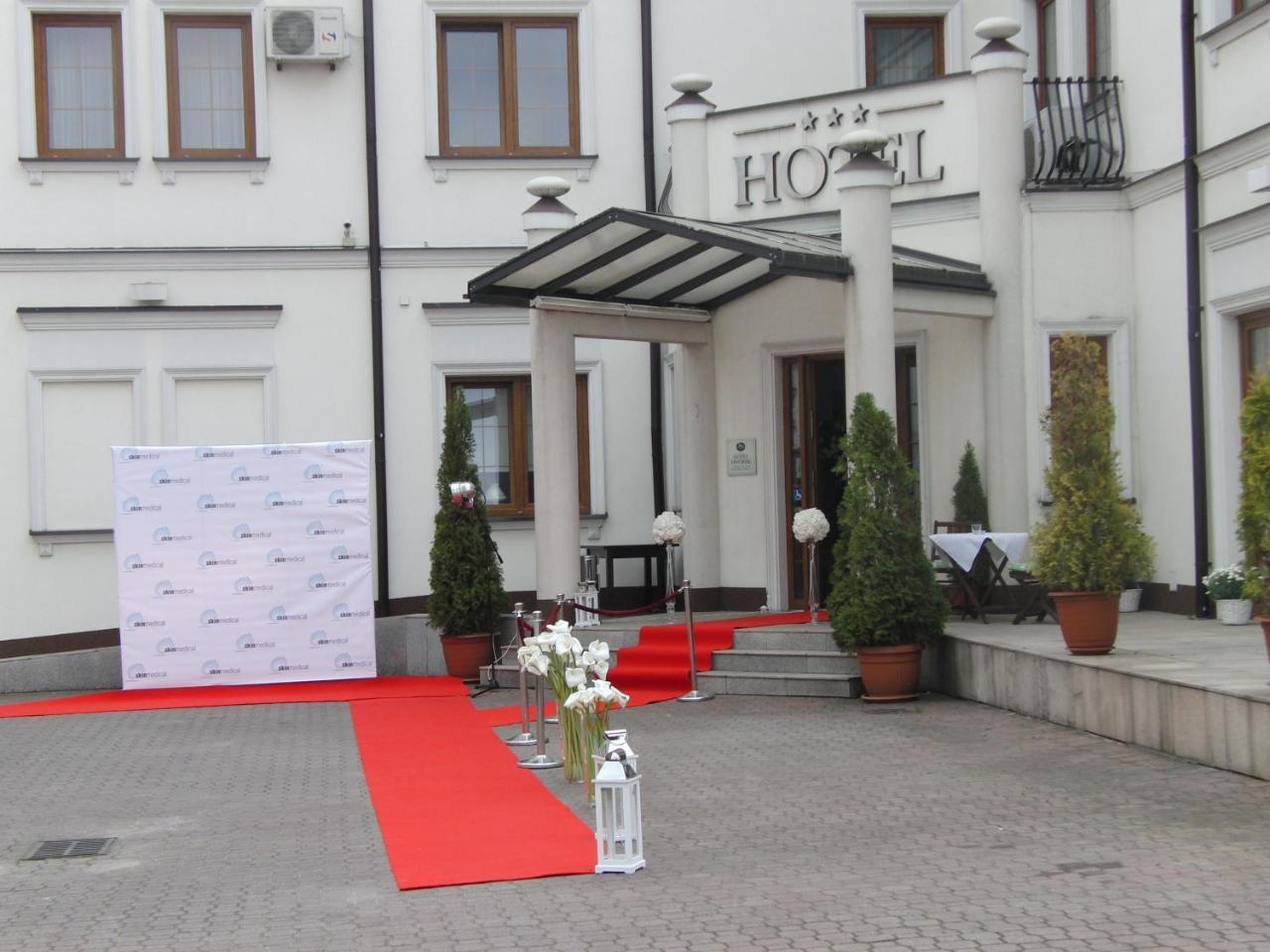 Hotel Dworek*** Skierniewice Buitenkant foto