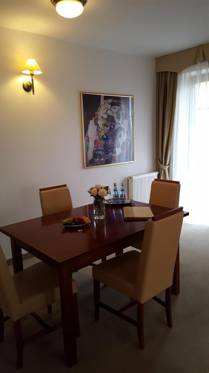 Hotel Dworek*** Skierniewice Buitenkant foto