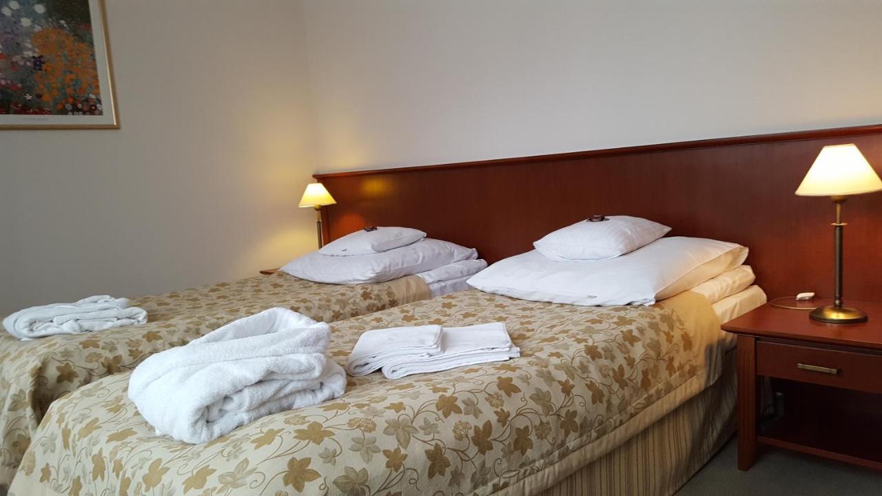 Hotel Dworek*** Skierniewice Buitenkant foto