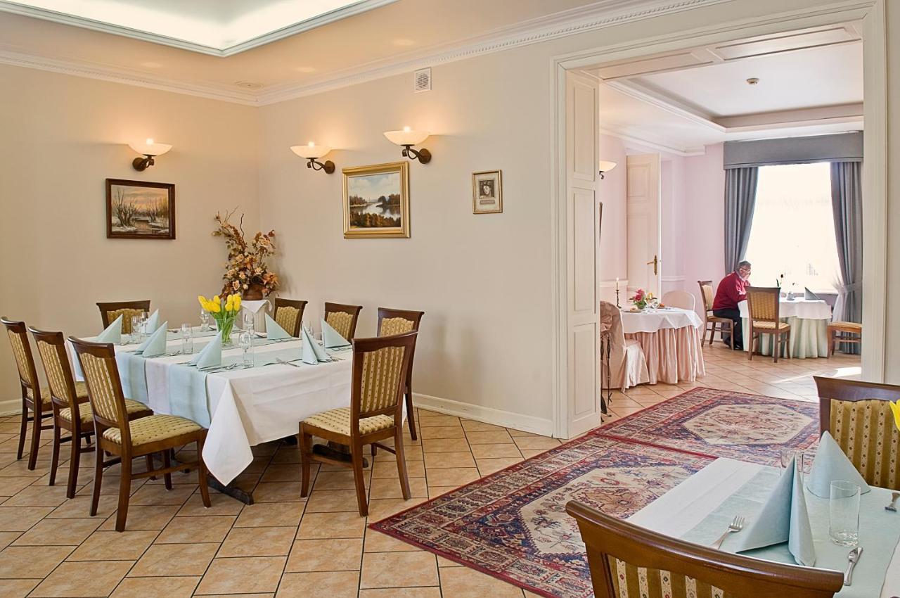 Hotel Dworek*** Skierniewice Buitenkant foto
