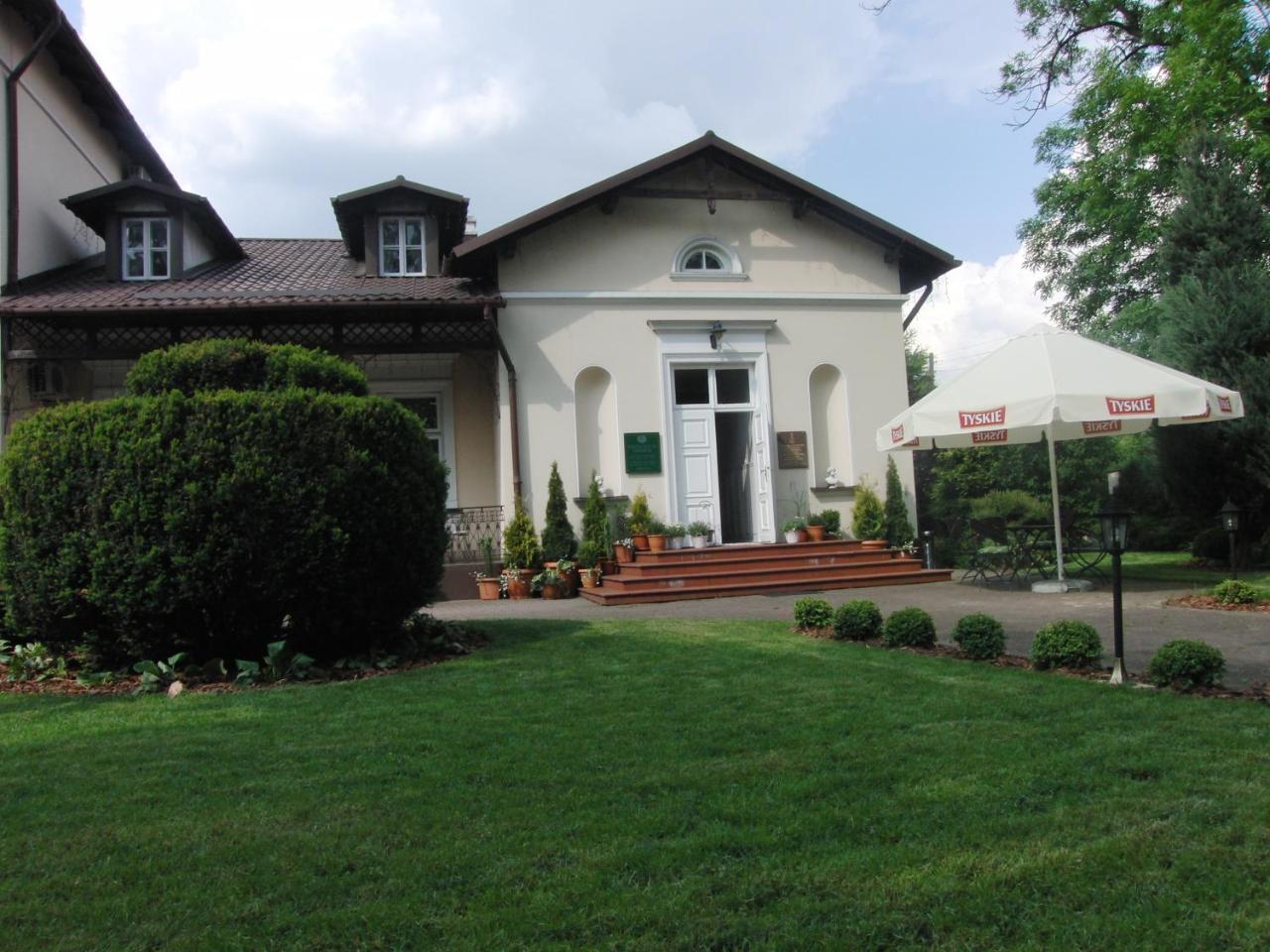 Hotel Dworek*** Skierniewice Buitenkant foto