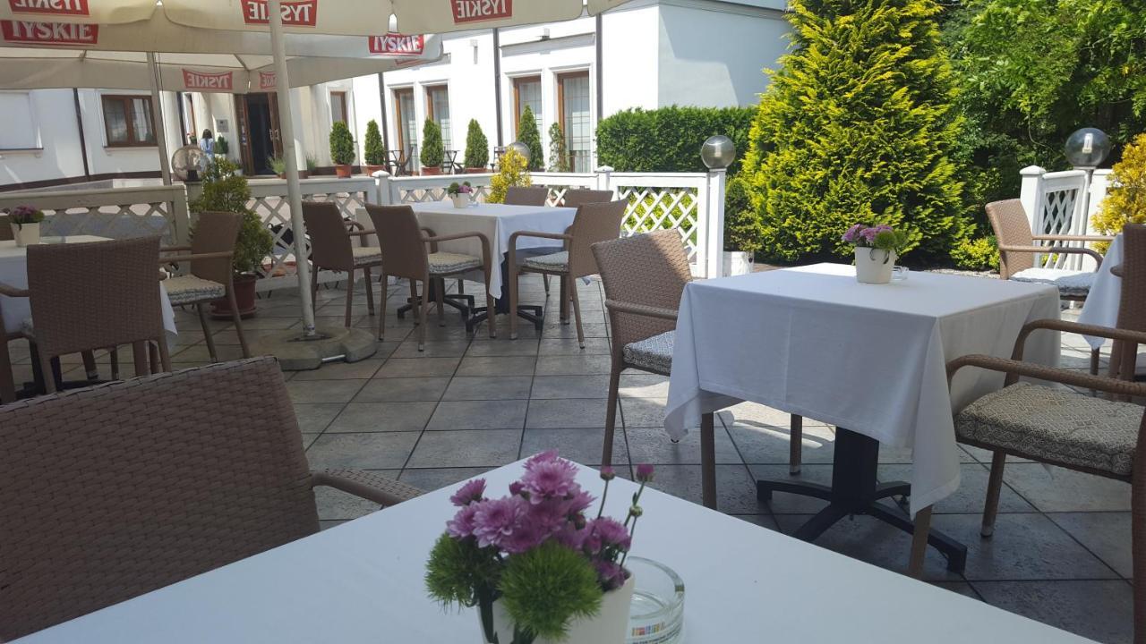 Hotel Dworek*** Skierniewice Buitenkant foto